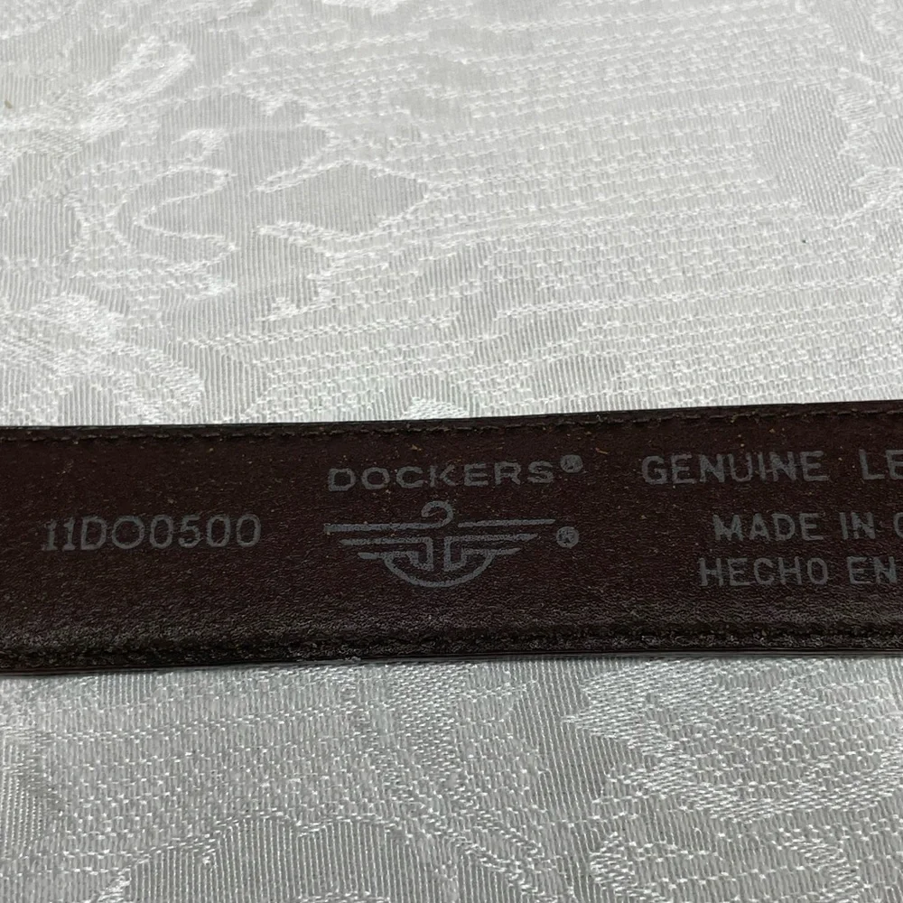 Dockers Men's Classic Brown Leather Belt Size 42 with Silver Tone Buckle.